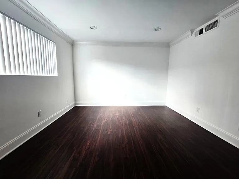 1224 S Barrington Ave #201 — Photo 12