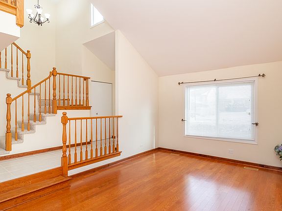 3rd image of 210 Autumn Ln