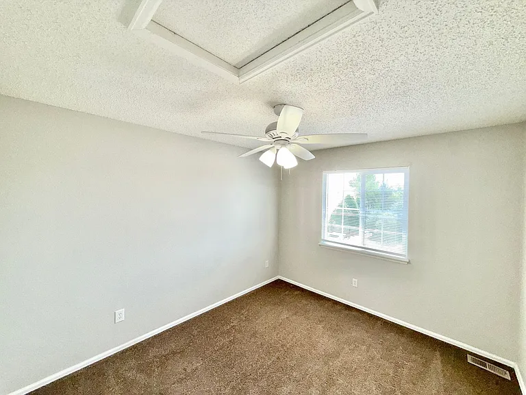 4899 Saddle Ridge Dr — Photo 12