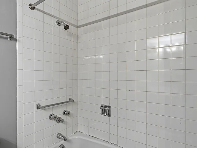 100 Royal Way Dr #17C — Photo 20