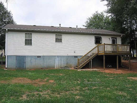 3rd image of 2256 Christian Cir SE