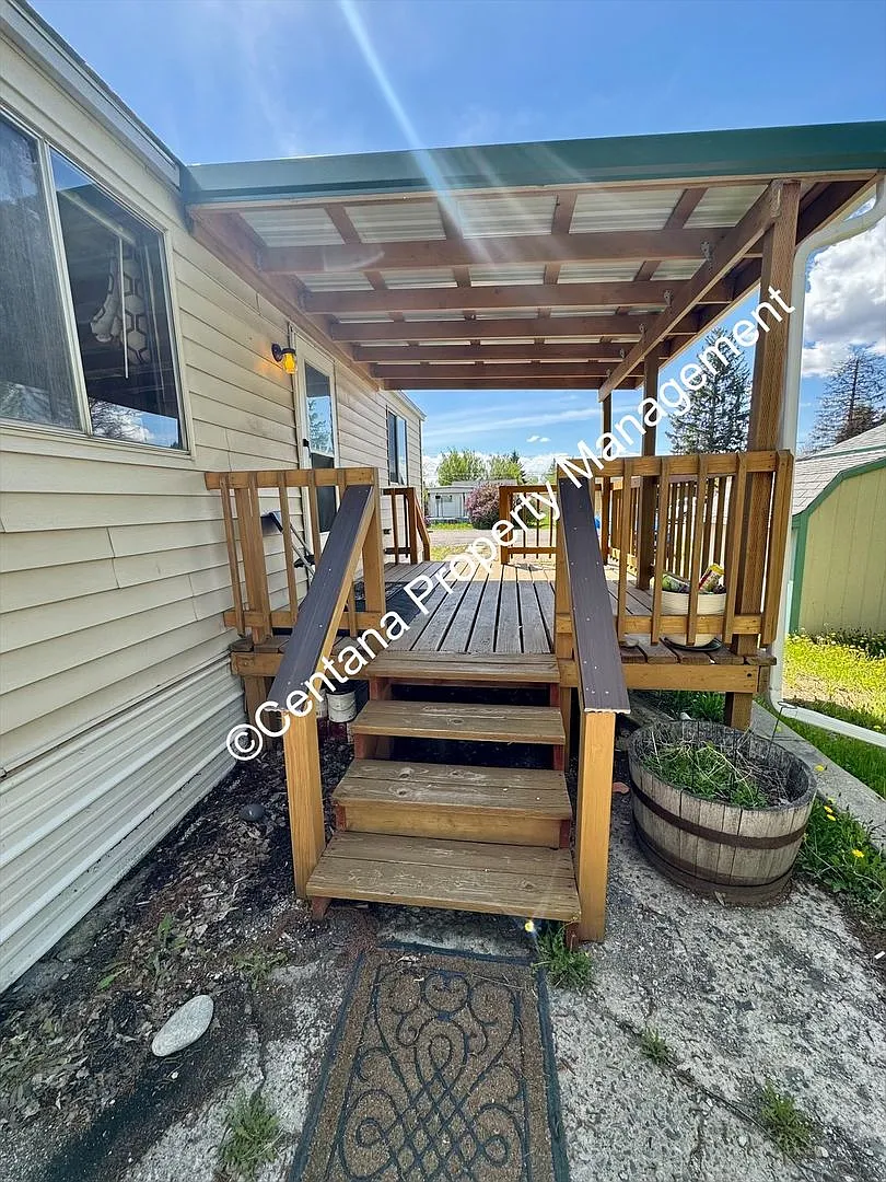 3 bedroom 2 bathroom mobile home off of Cobban in the Cobban Courts Trailer Park! — Photo 3