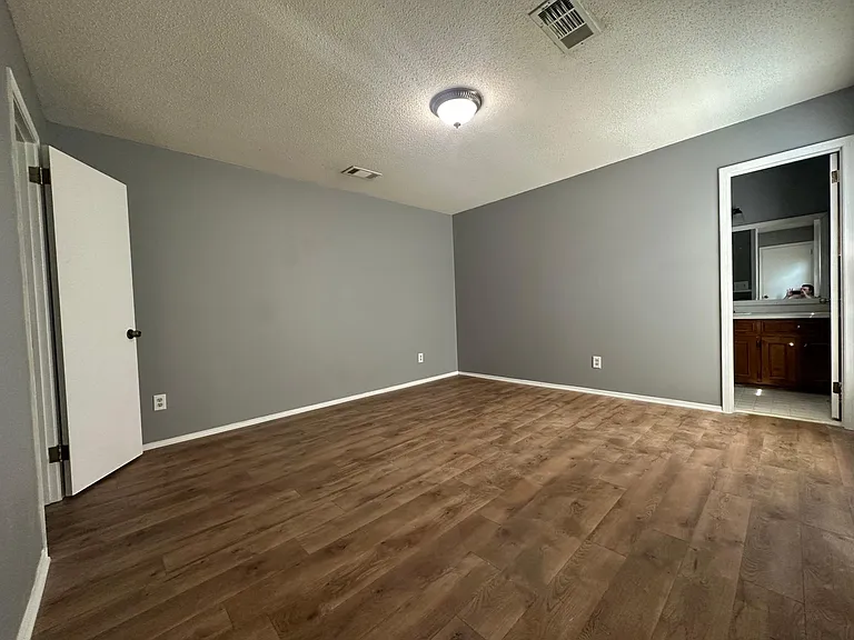 568 Hollow Wood Rd — Photo 9