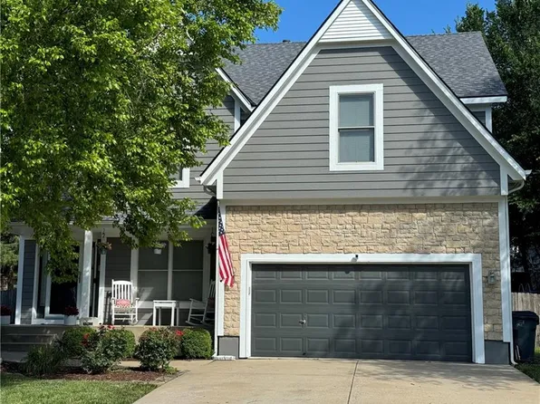 921 S Clearwater Hills St, Olathe, KS 66061