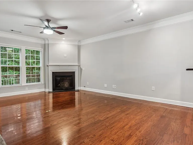 2263 Limehurst Dr NE — Photo 3