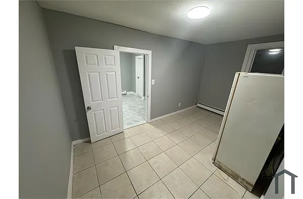 Building Photo - 817 Summer Ave #2