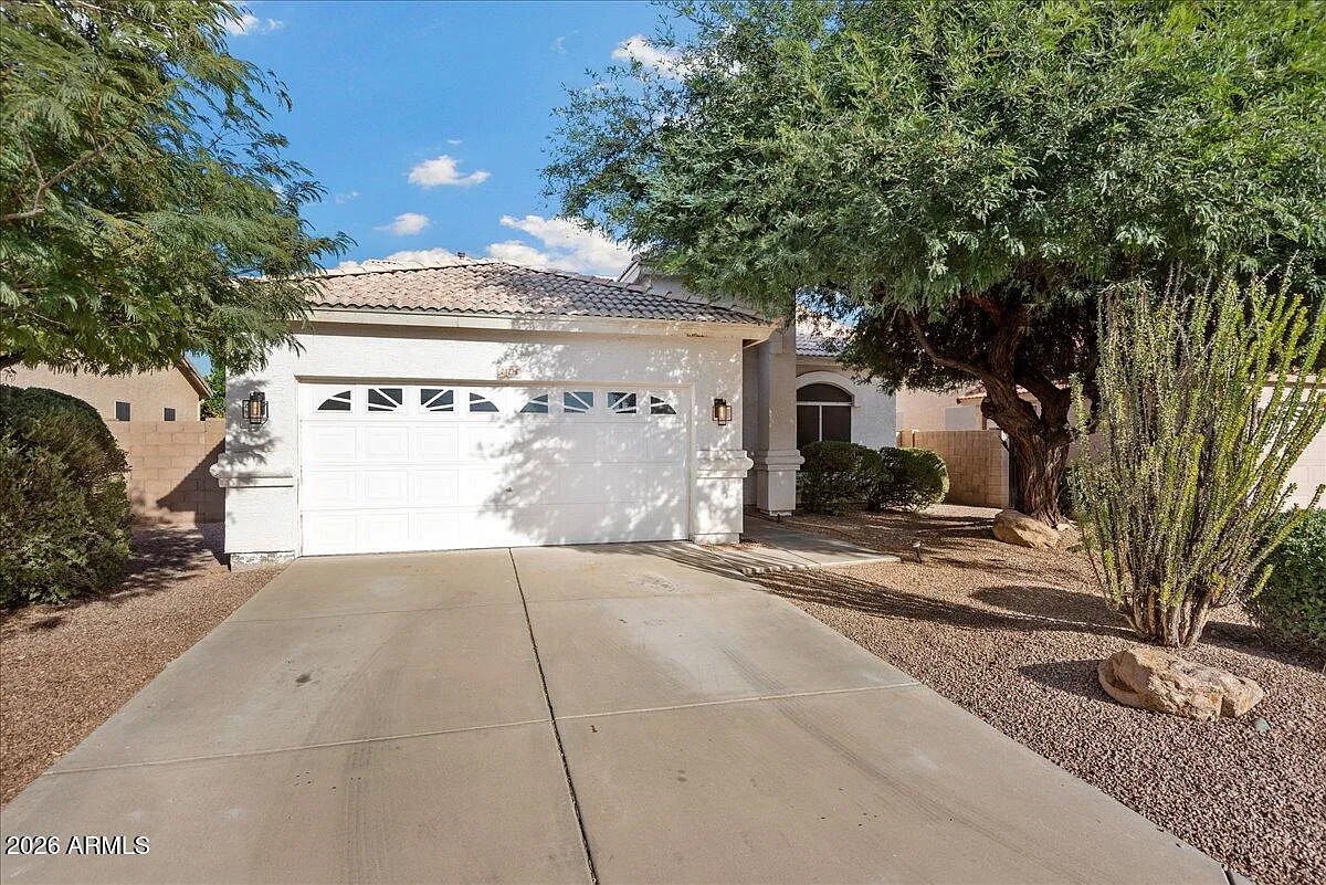 3 bed, 2.0 bath, 1436 sqft, $2,200 — Photo 1