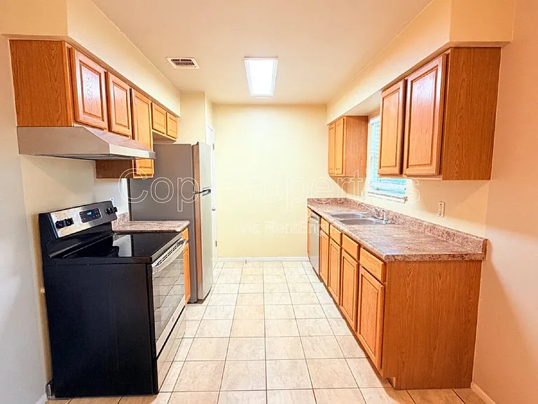 9319 Cliff Point Dr — Photo 9