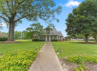 1207 Mills Pointe Dr, Zachary, LA 70791