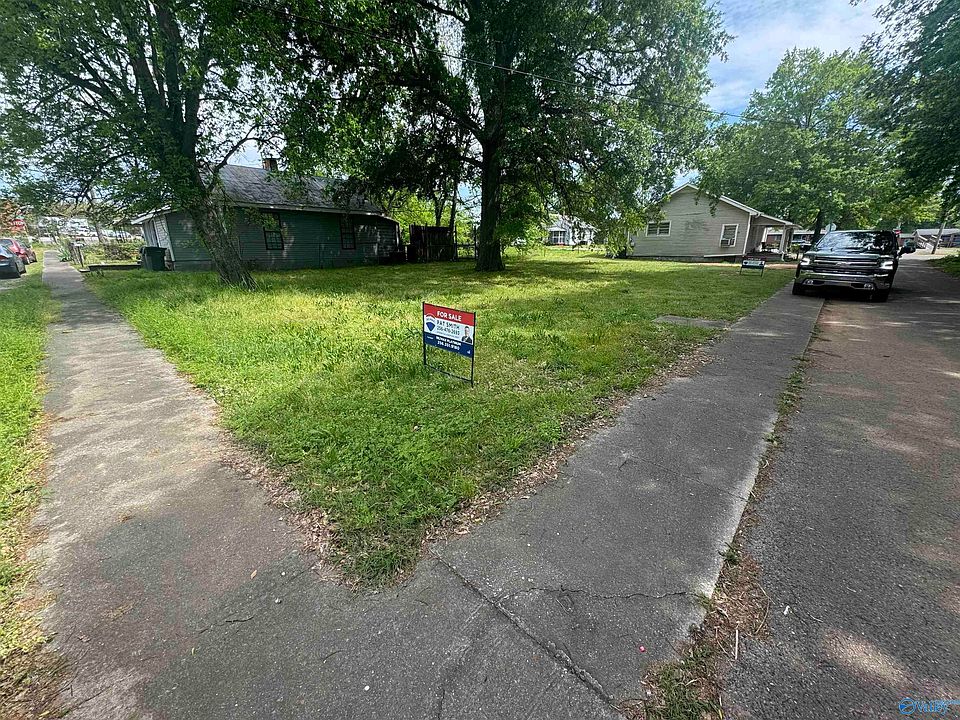 2nd image of 802 18 1/2 Ave SE