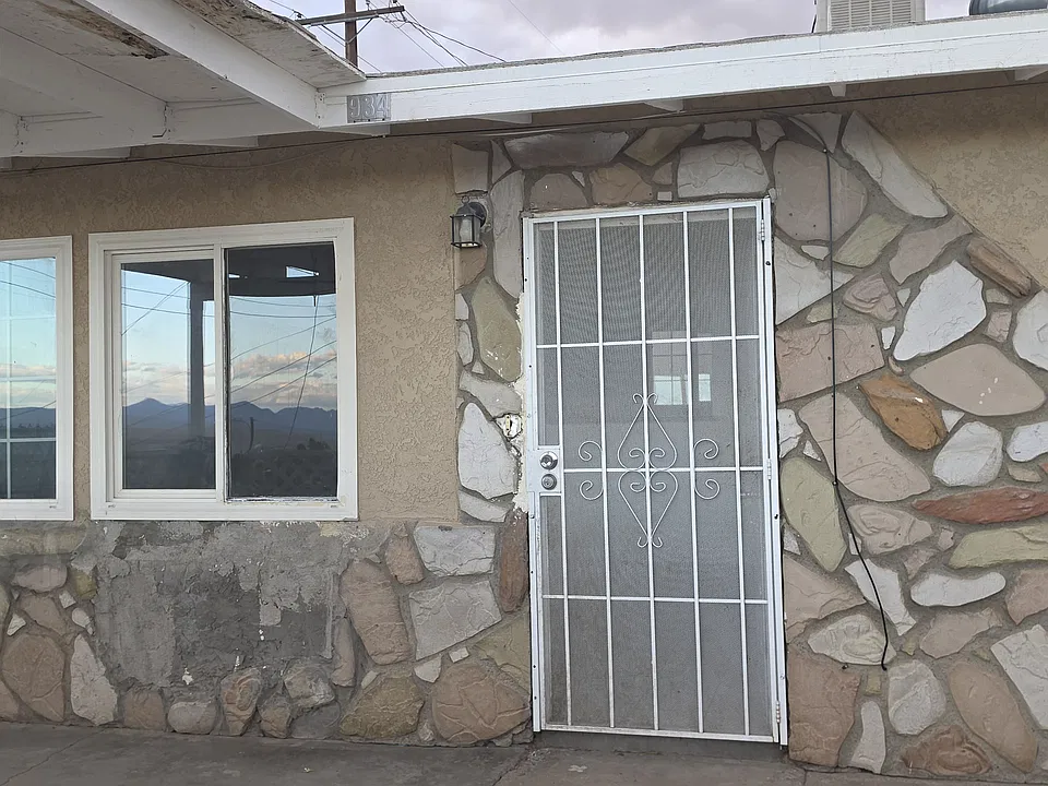 934 E Navajo St #2