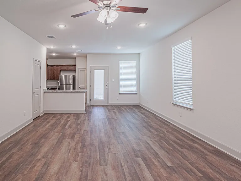 7624 Magnolia Vlg #102 — Photo 5