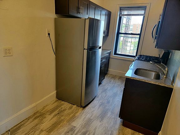 3rd image of 1 East Ave #3