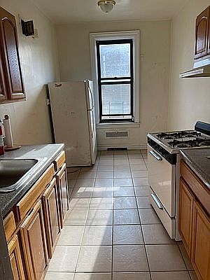 2nd image of 200 E 19th St APT 5B