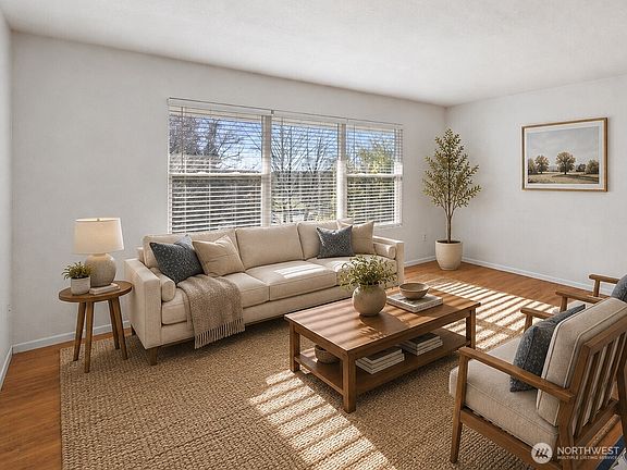 4th image of 209 W Chenault Avenue