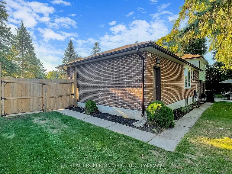 15 Jasmine Cres — Photo 44