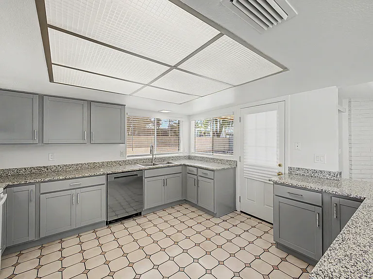 17213 N 35th Dr — Photo 10