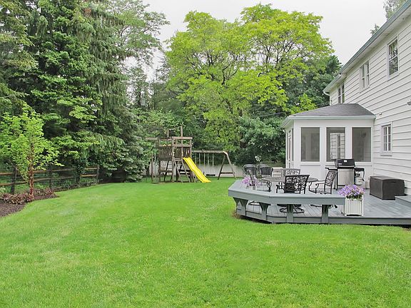 3rd image of 44 Whitecliff Dr