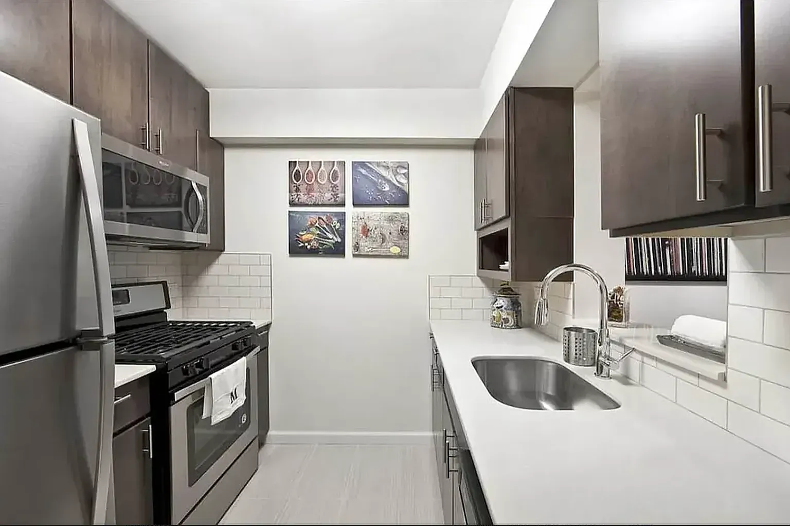 2763 Morris Avenue — Photo 2