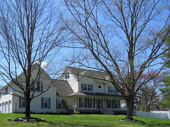 5th image of 10 Spring Hill Ln