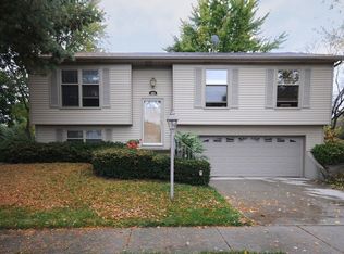 121 Monterey Dr, Vernon Hills, IL