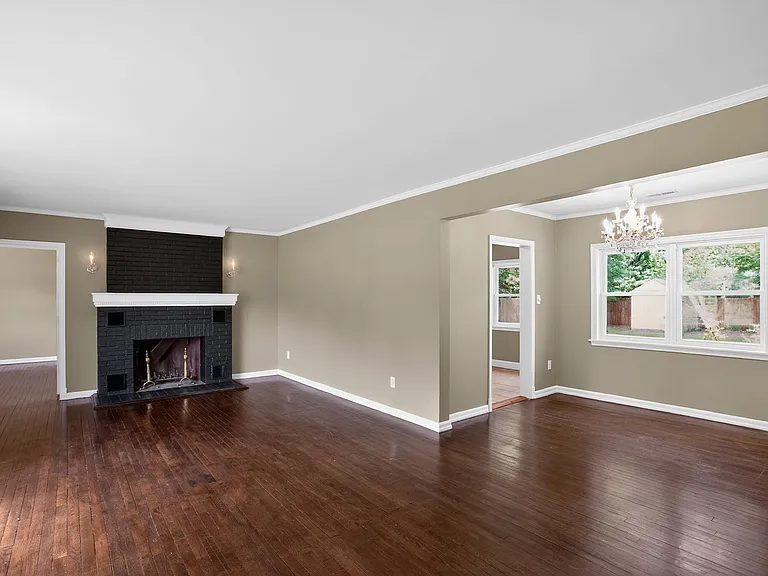 101 Farmington Rd W — Photo 14