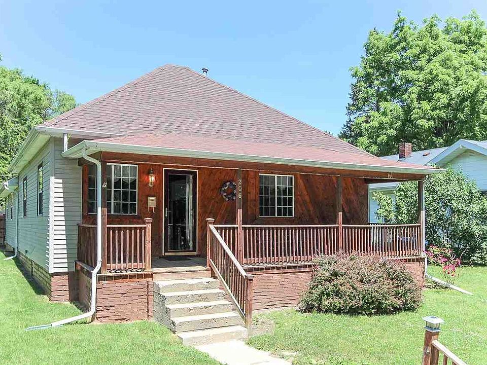 1st image of 206 Avenue Three St