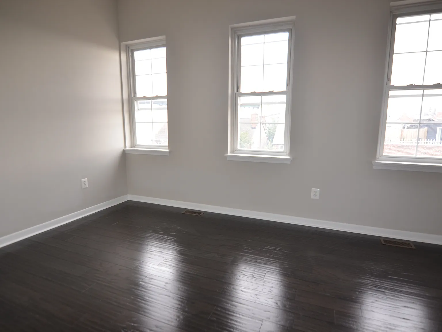 Ragtime Condominiums — Photo 4