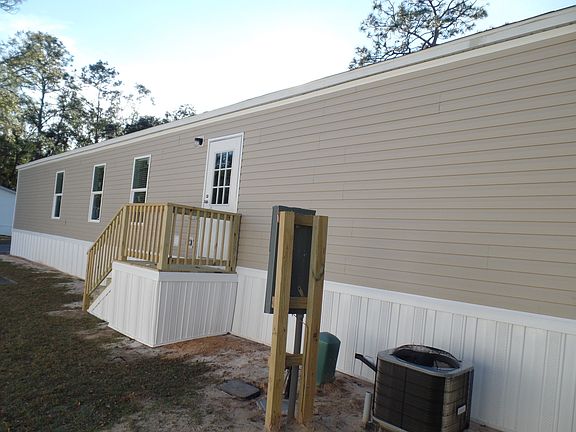 3rd image of 425 Bayhead Dr