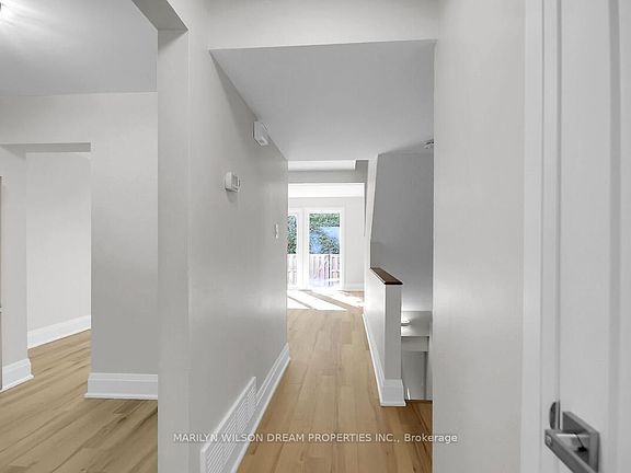 4th image of 136 Bentbrook Cres