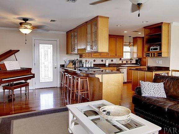 4th image of 3457 Hillside Ave