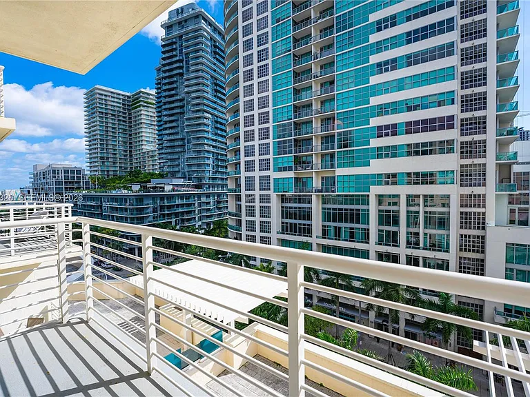 3250 NE 1st Ave #702 — Photo 34