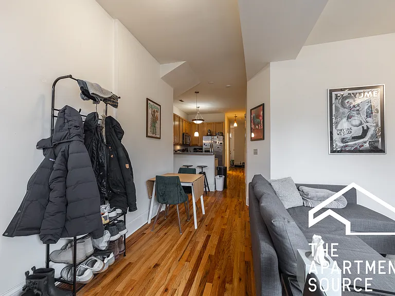 1935 N Wood St #4 — Photo 7