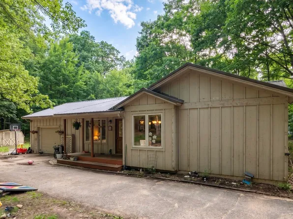 189 Forest Trl, Leroy, MI 49655