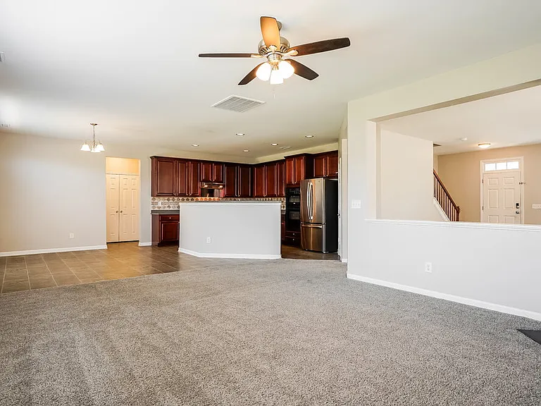 304 Edgecroft Way — Photo 5