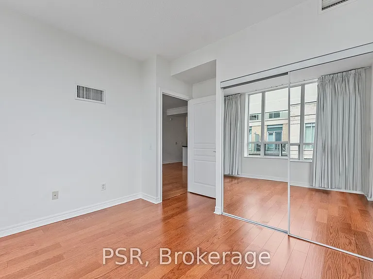 9 Boardwalk Dr #423 — Photo 17