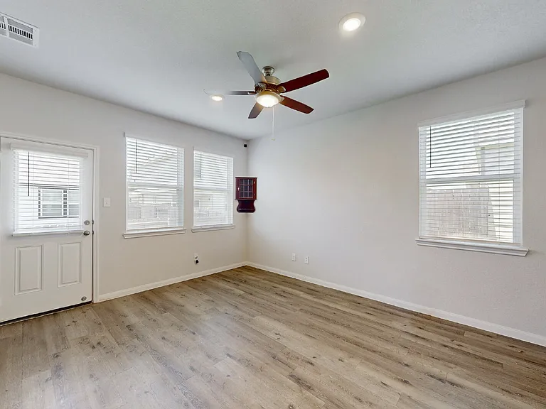 1415 Desire Ln — Photo 7