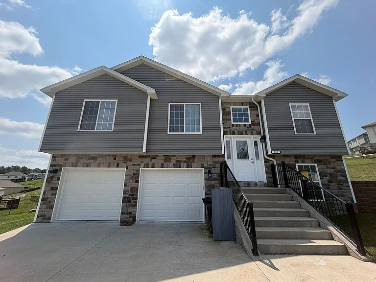 203 Ridgeview Dr — Photo 1