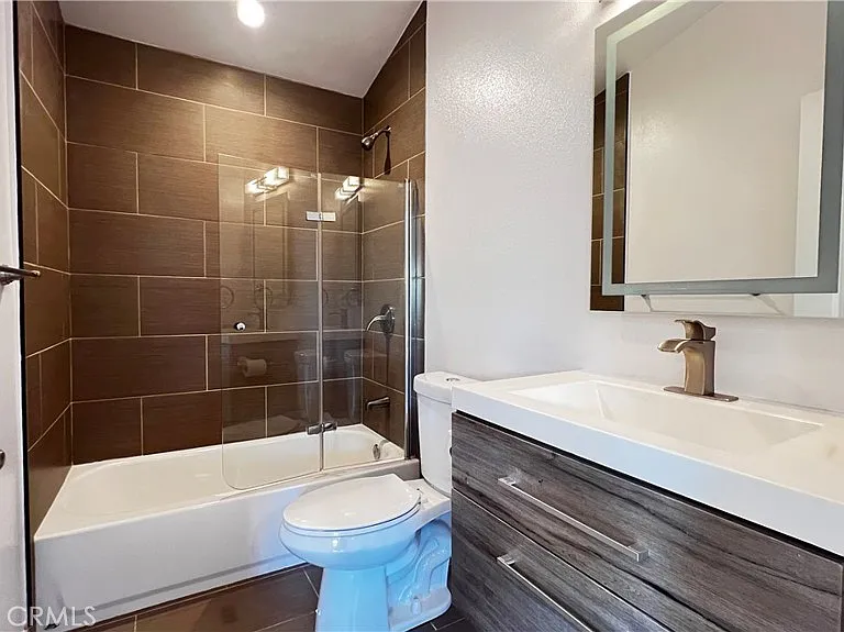 20737 Tiara St — Photo 10