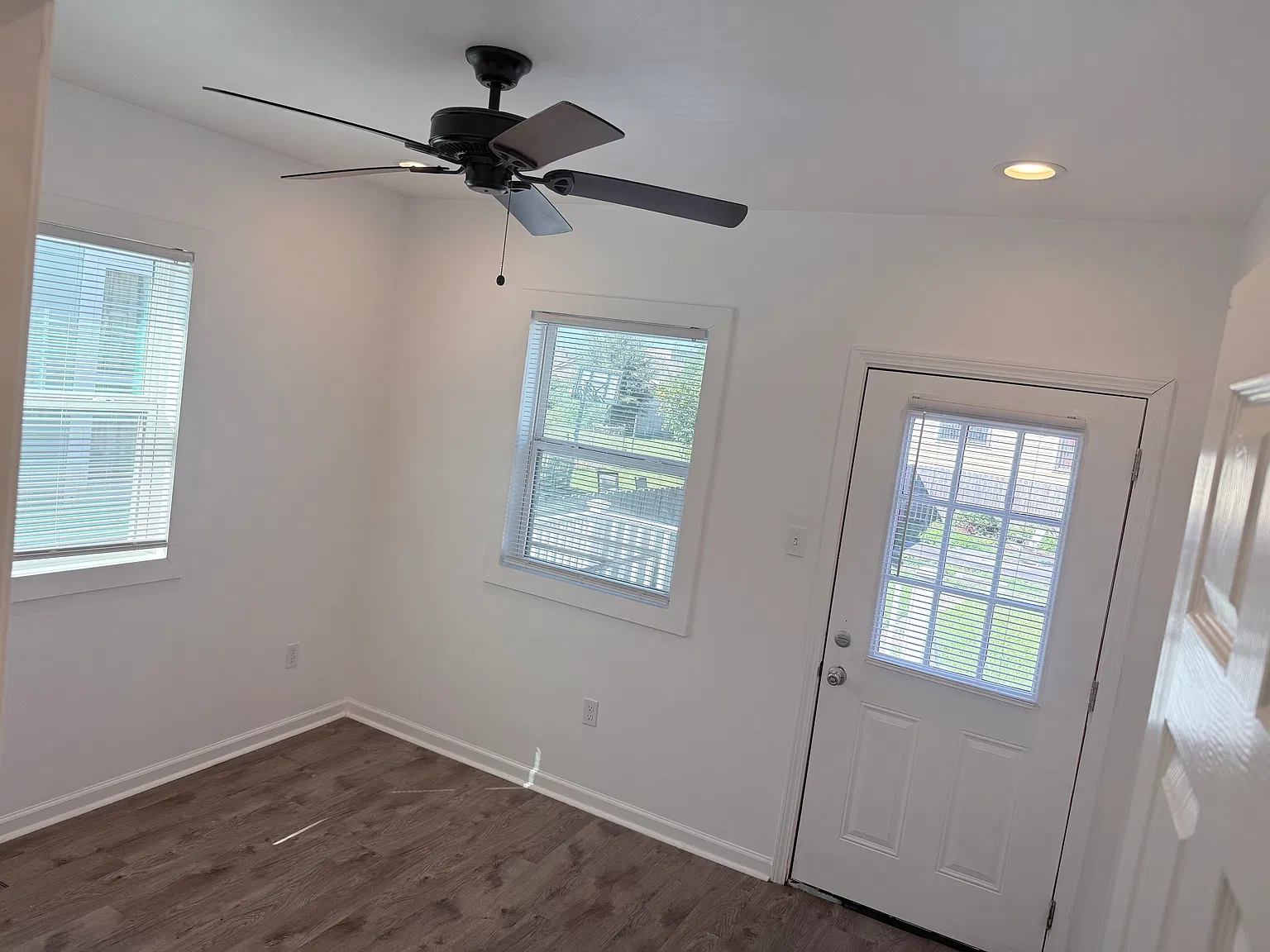 1 bed, 850 sqft, $1,300 — Photo 4