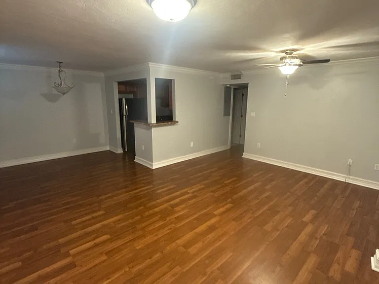 La Mediterranean Apartments — Photo 11