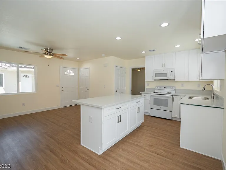 660 San Lorenzo St #1 — Photo 6