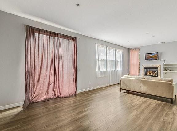 3rd image of 2102 Paseo Elegante