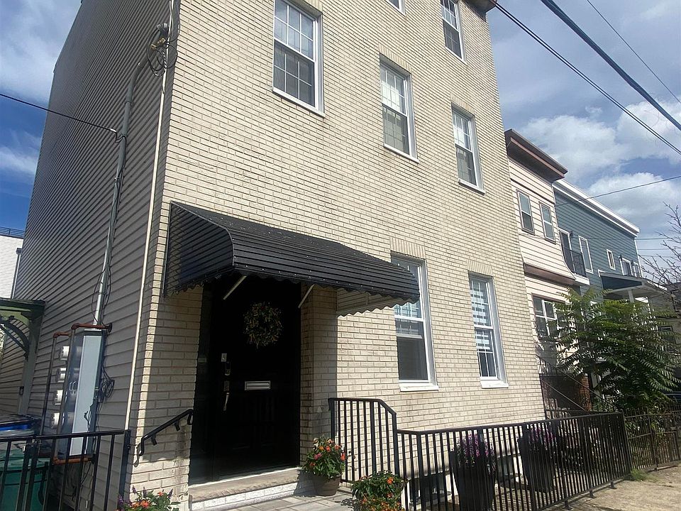 1st image of 70 Poplar St Floor 2