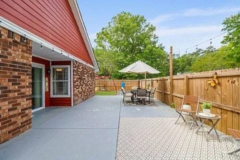 4 bed, 2.0 bath, 1486 sqft, $2,200 — Photo 2