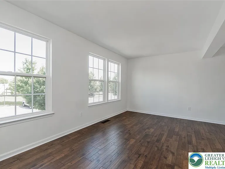 1096 Sparrow Way — Photo 12