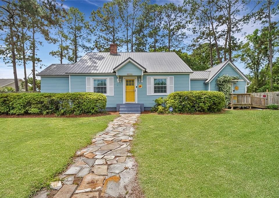 1st image of 3110 Parkwood Dr