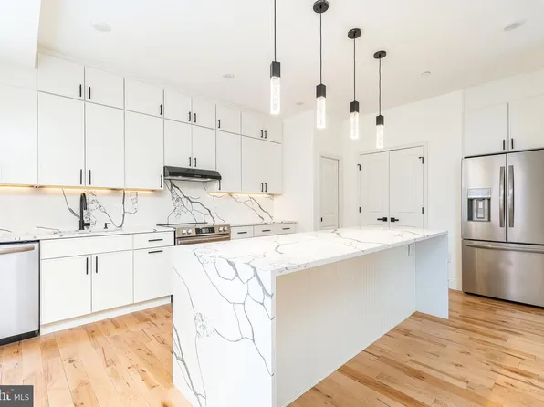 106 Pollard St, Philadelphia, PA 19123