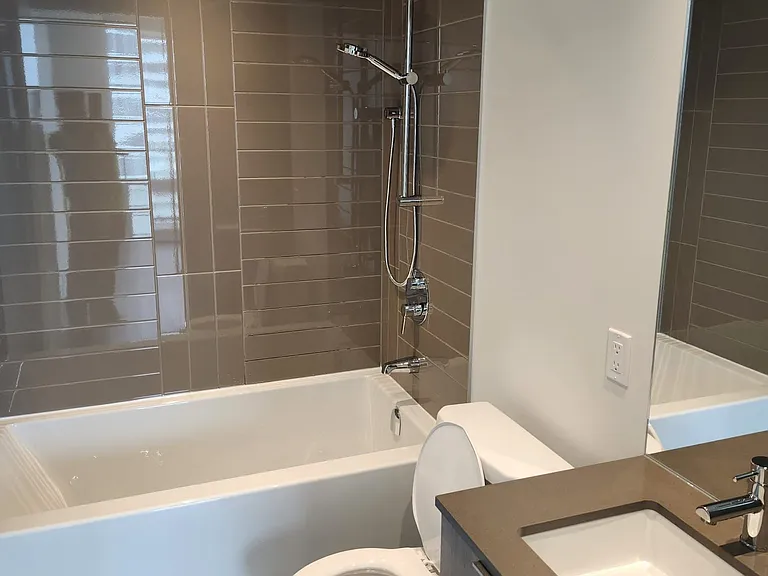 448 Burnhamthorpe Rd W #5807 — Photo 34