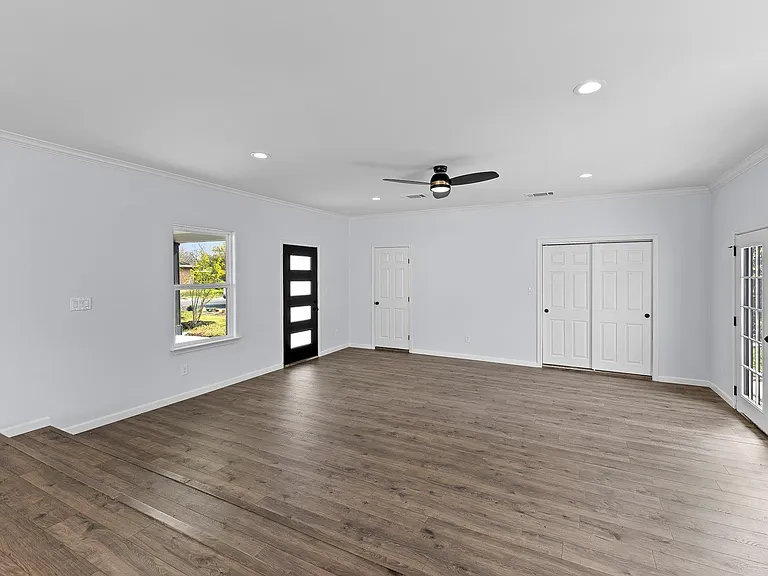 1307 Yorkshire Dr — Photo 16